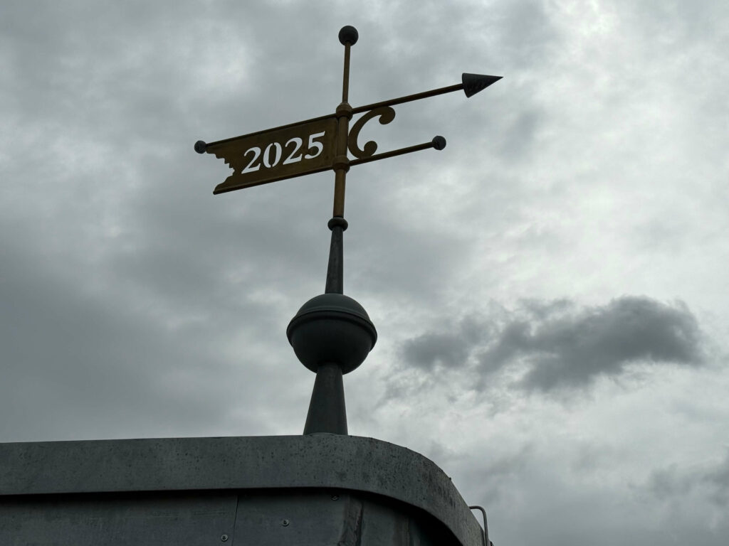 Bauring Hochbau GmbH Neuruppin Wetterfahne Zink-Messing